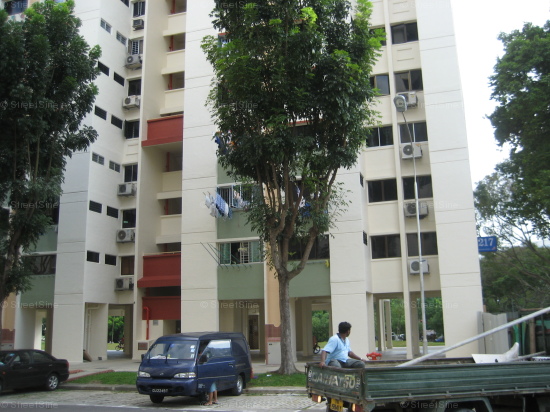 Serangoon Avenue 4 thumbnail photo